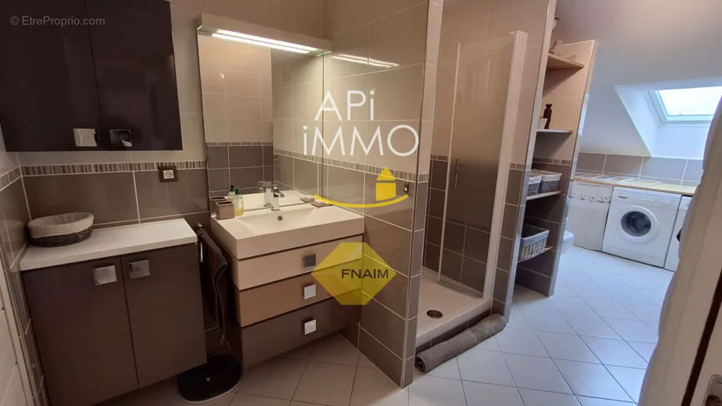 Bathrooms - 3-room apartment in Chatelaillon-Plage