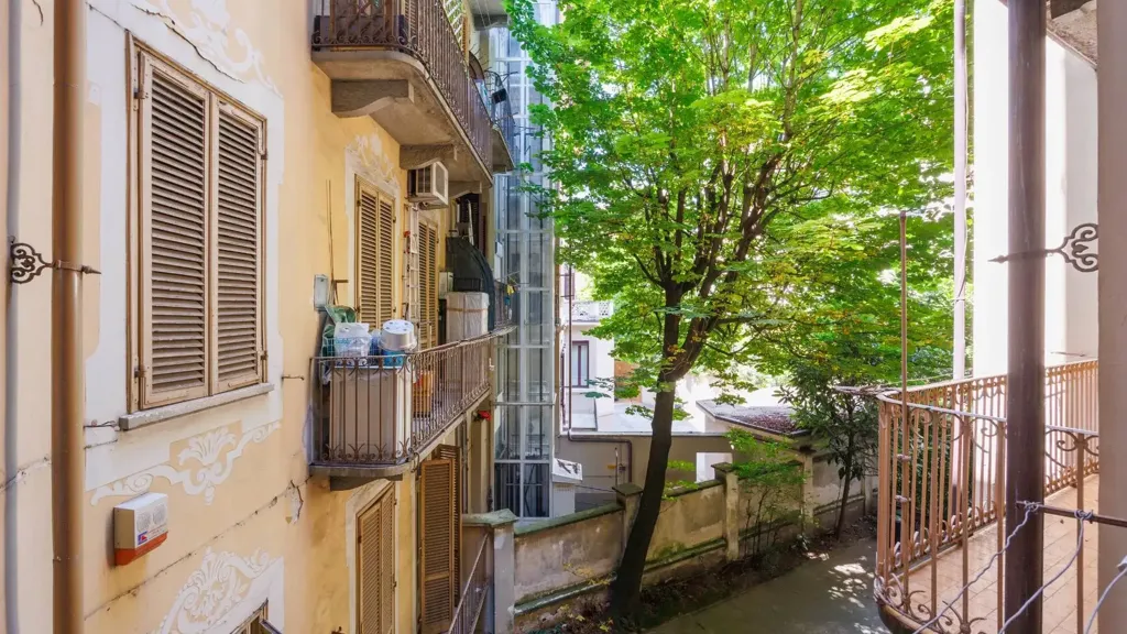 Balcony - Liberty Style Apartment with Bow Window in Turin