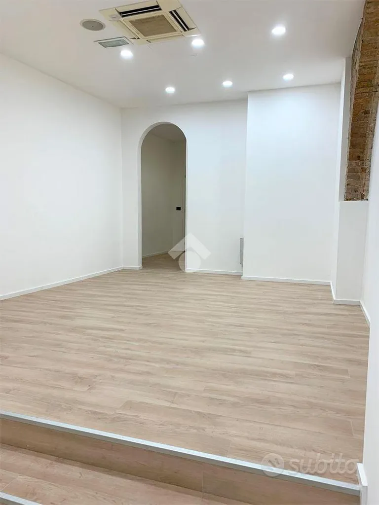 Pièces - Commercial Space with Vitrine in Treviso Centre