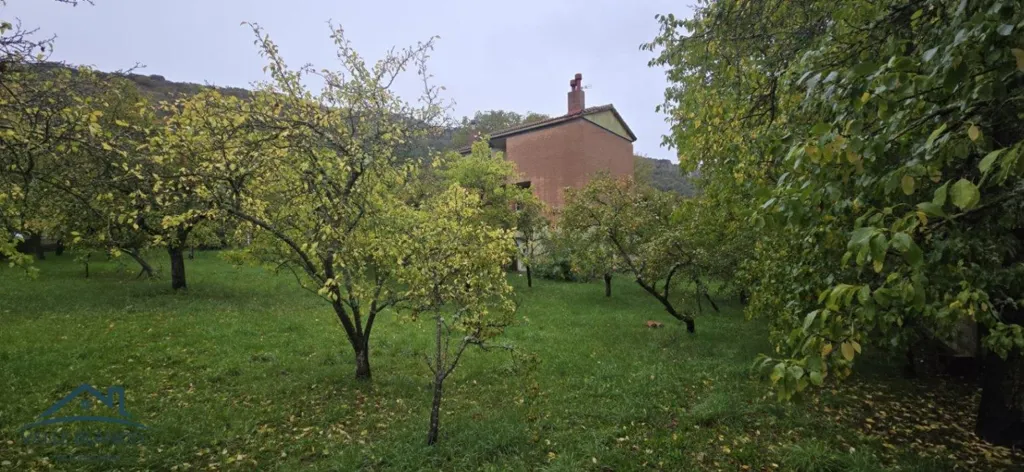 Aed - House with Fruit Garden in Valle de Valdelucio
