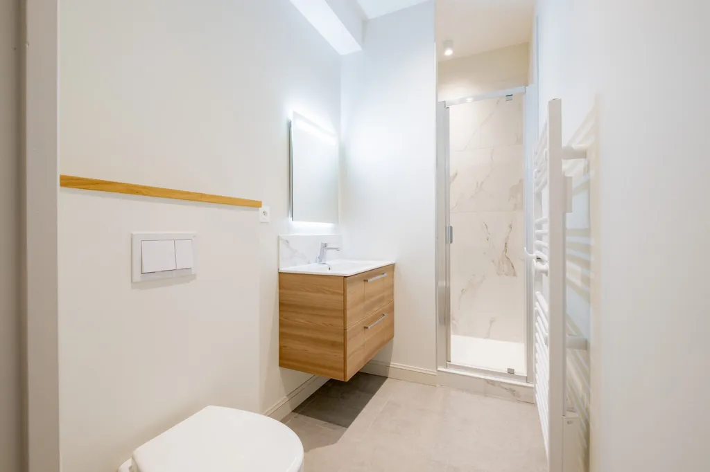Salles de bain - Appartement rénové 2 pièces à Bayonne