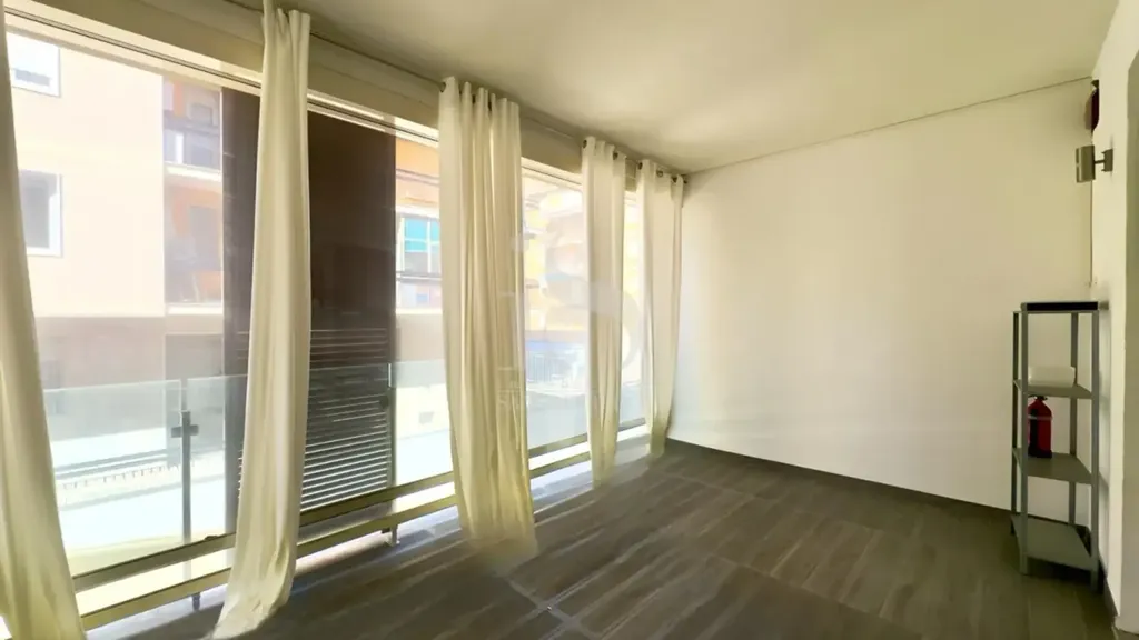 Pièces - Modern Trilocale with Terrace in Milan