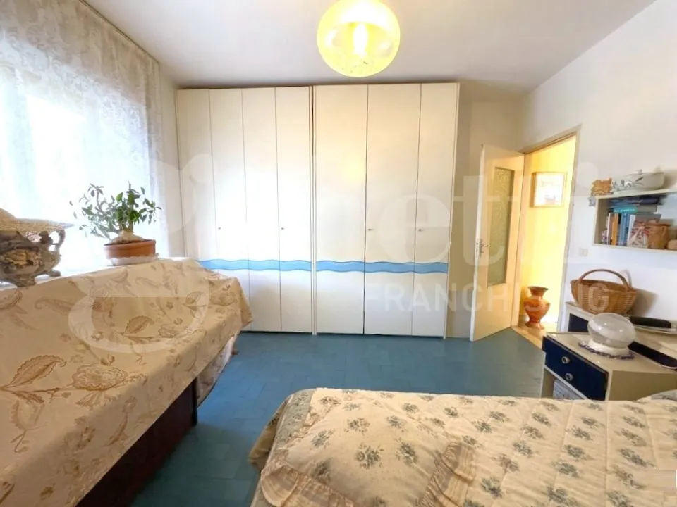 Camere da letto - Appartamento con possibilità di ristrutturazione ad Avenza