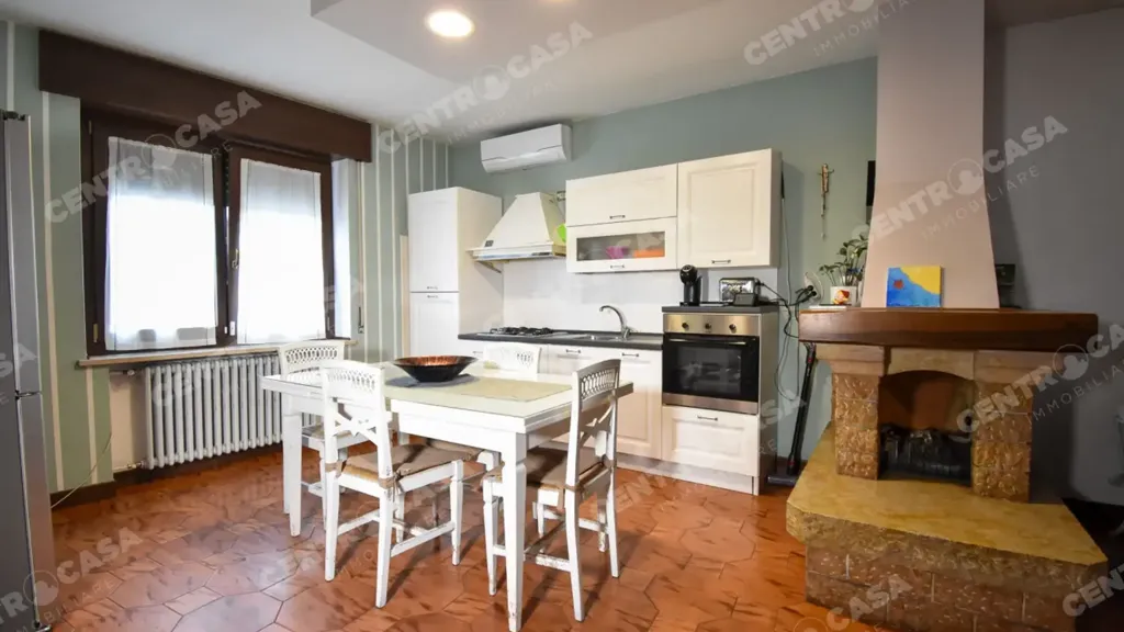 Salle à manger - Independent House with Large Storage in Legnago