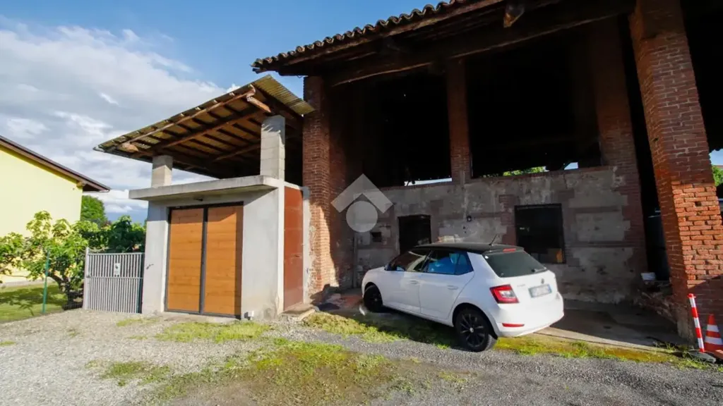 Aed - Semi-detached House with Garden in Bosconero