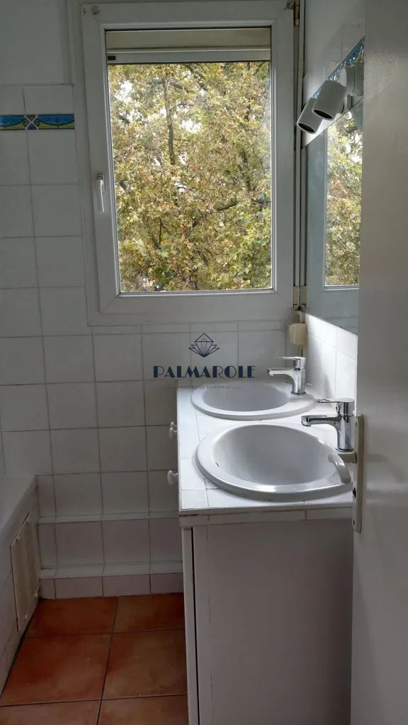 Salles de bain - Appartement T3 Lumineux avec Balcon à Perpignan