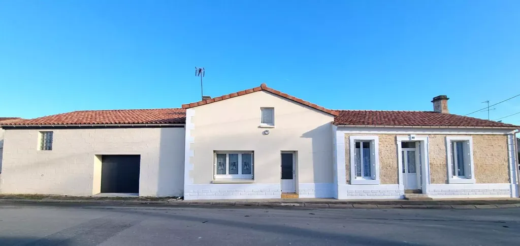 Extérieur - Maison avec Jardin et Garage à Les Magnils Reigniers