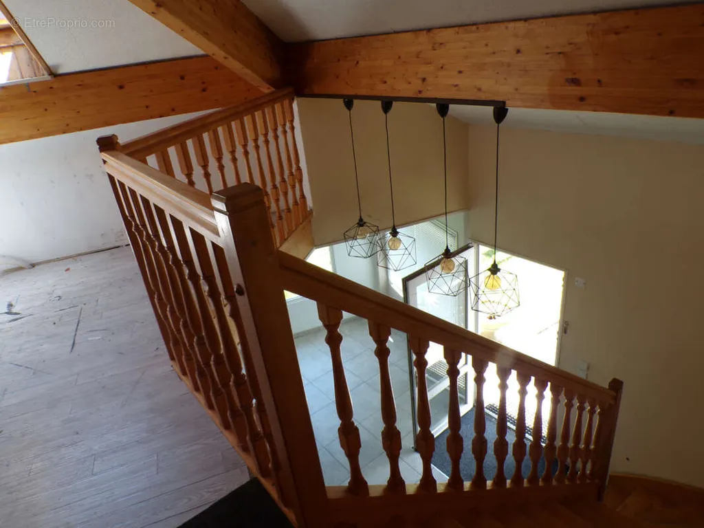 Pièces - Maison Ossature Bois avec Espace Professionnel sur Axe Passant
