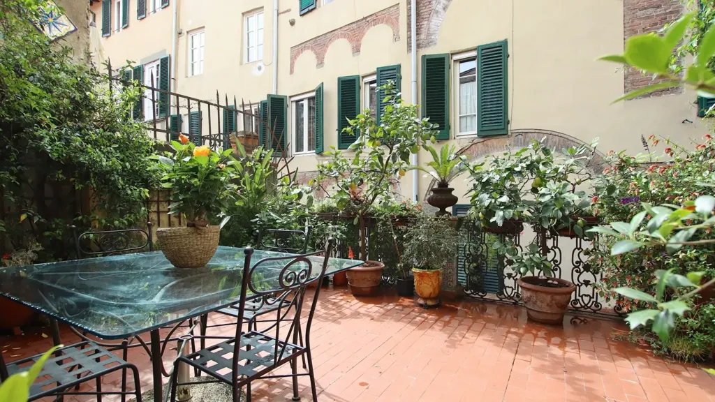Terrasse - Historic Apartment with Terrace in Lucca