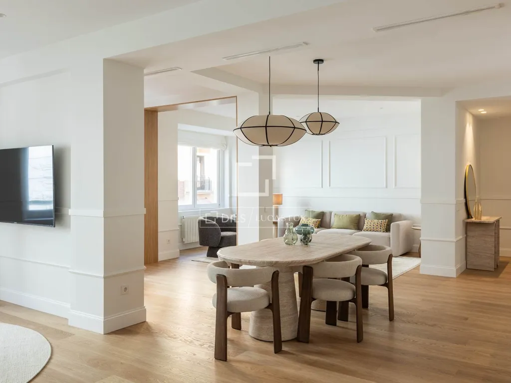 Dining Room - Luxury Flat with High Ceilings in Salamanca