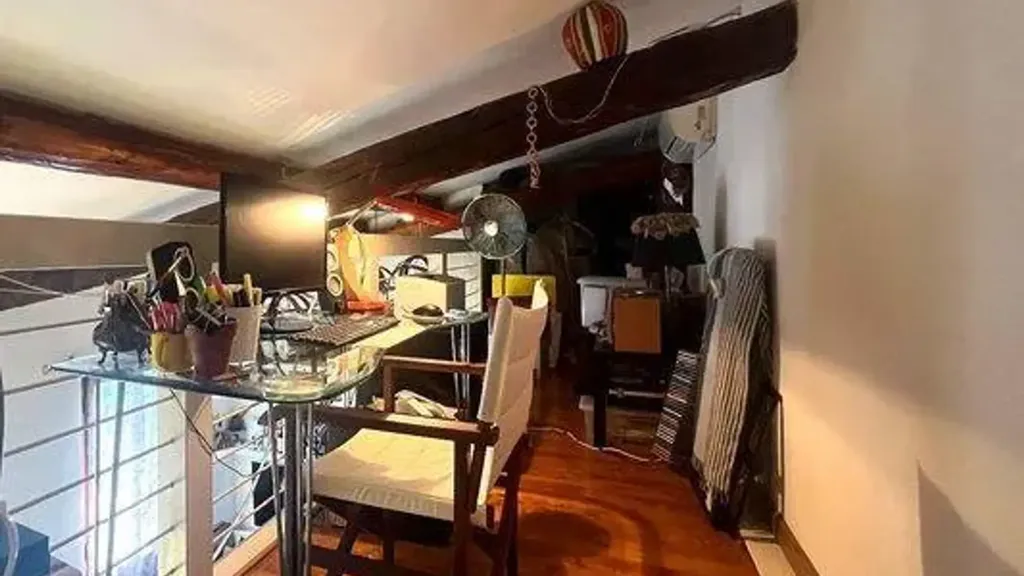Bureau - Modernised Bilocale with Balcony in Florence