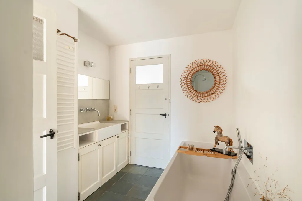 Bathrooms - 4-room house in Leiden