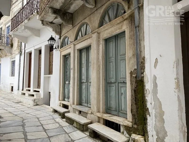 Esik - Traditional House with Veranda in Apiranthos, Naxos