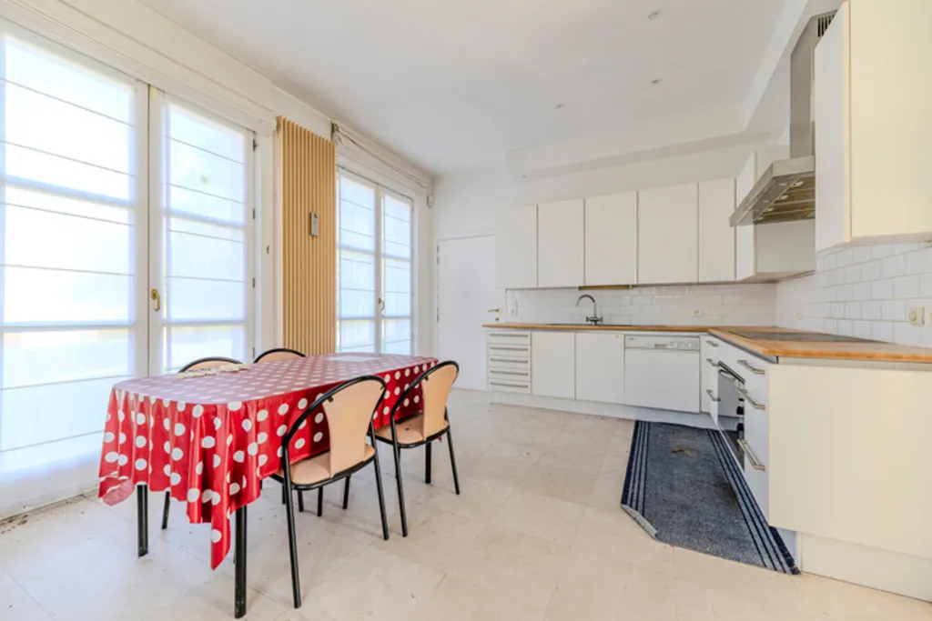 Salle à manger - Villa Privée avec Jardin à Rhode-Saint-Genèse
