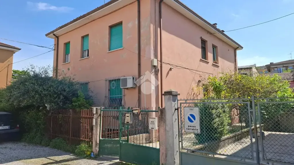 Välivaade - Independent House with Courtyard in Verona
