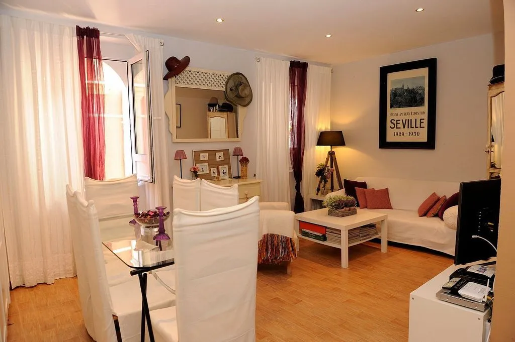 Elutuba - Furnished Studio in Santa Cruz, Sevilla