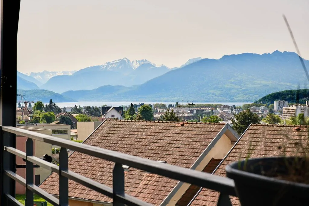 Rõdu - Luxury Flat with Lake View in Annecy-le-Vieux