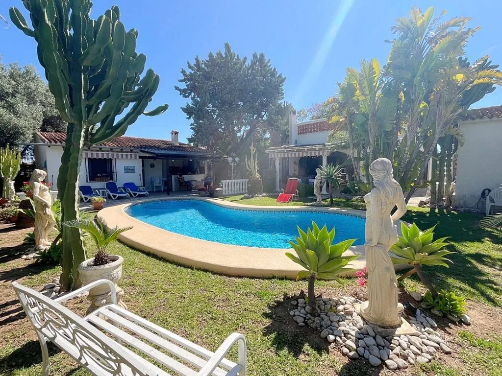 Piscina - Chalet with Pool and Terrace in Els Poblets