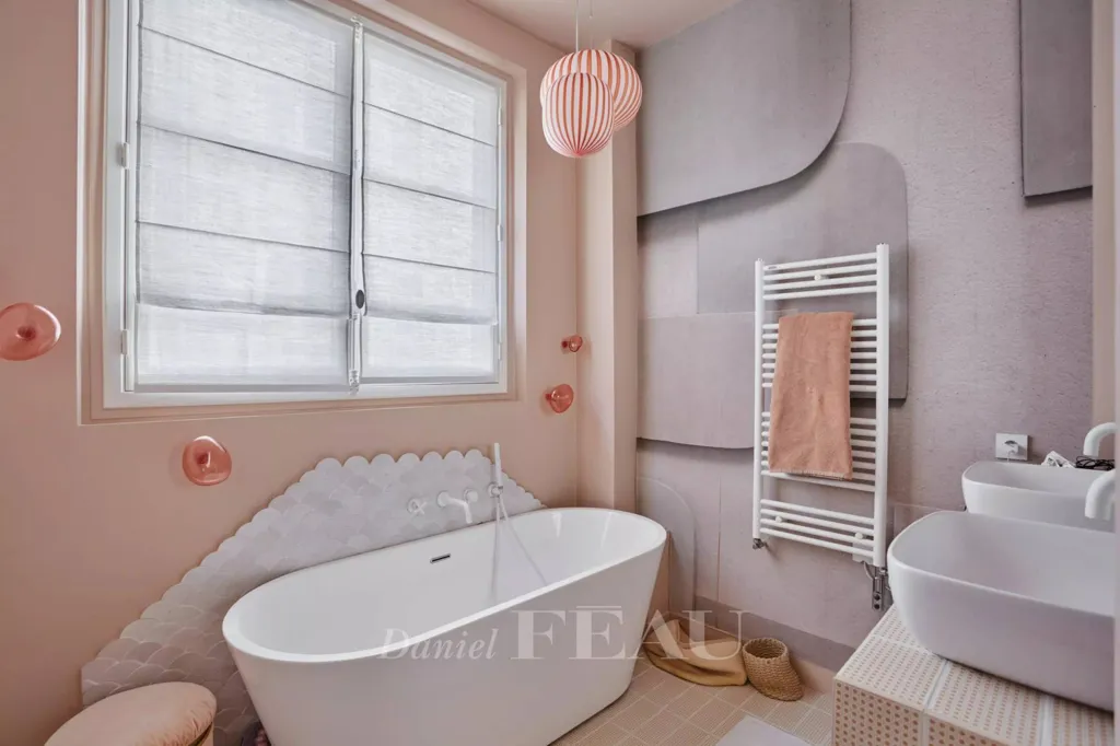 Bathrooms - Luxury Flat with Balcony in Paris