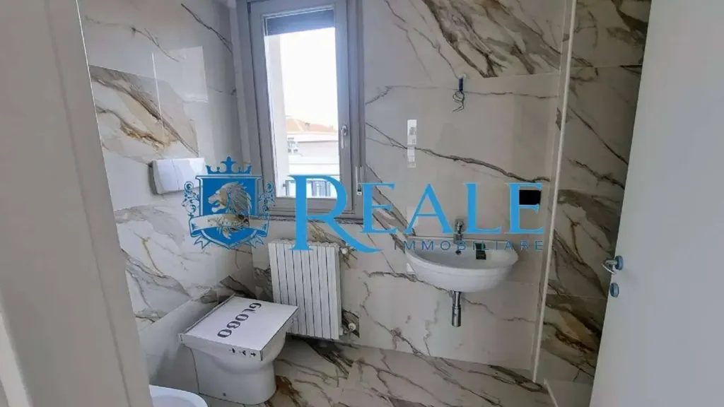 Salles de bain - Retrofitted Penthouse with Terrace in Vigevano