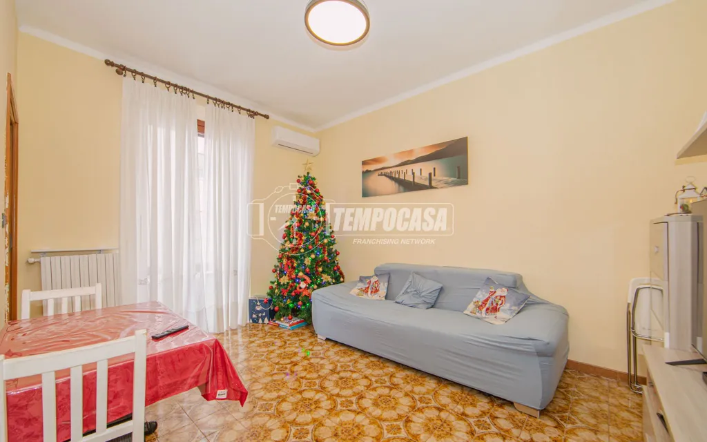 Séjour - One-Bedroom Apartment with Balcony in Vigevano Centre