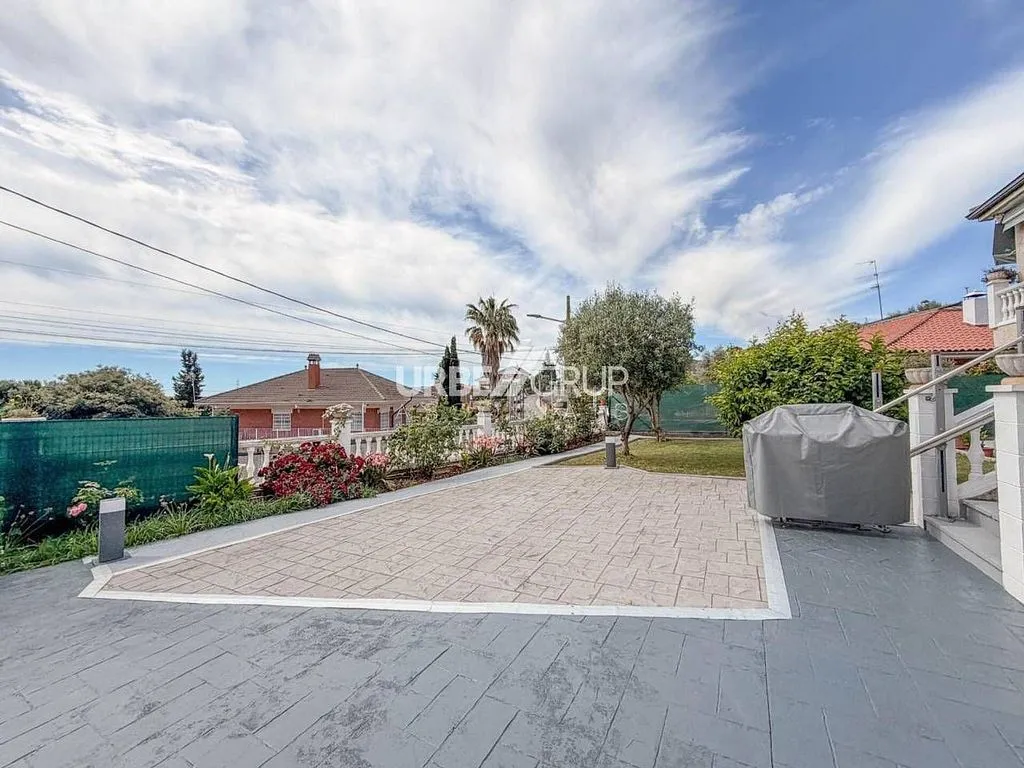 Terrasse - Luxury House with Pool in Castellbisbal