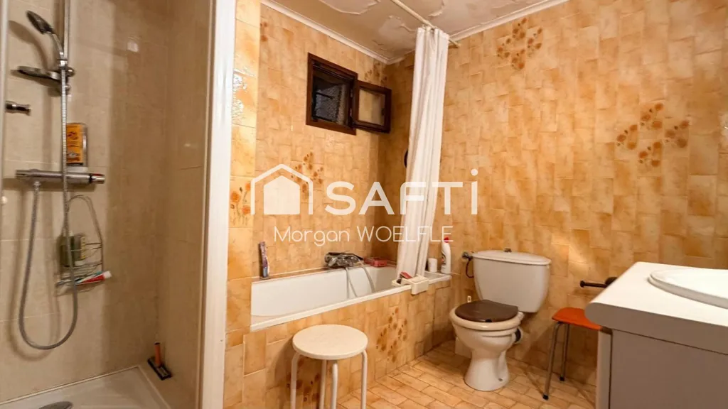 Bathrooms - Detached House with Nature View in Tour de Mare