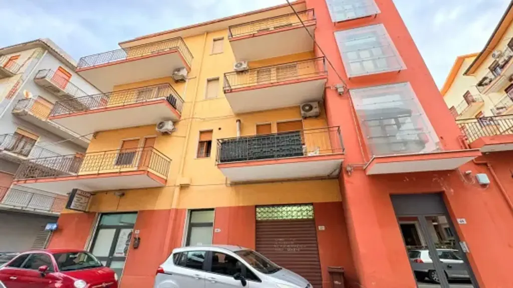 Exterior - Three-Bedroom Apartment with Balcony in Milazzo