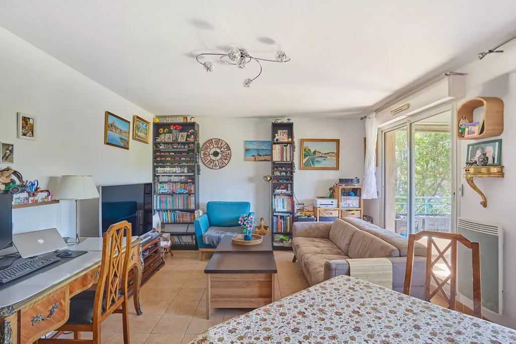 Chambres - Appartement Traversant avec Terrasse à Aix-en-Provence