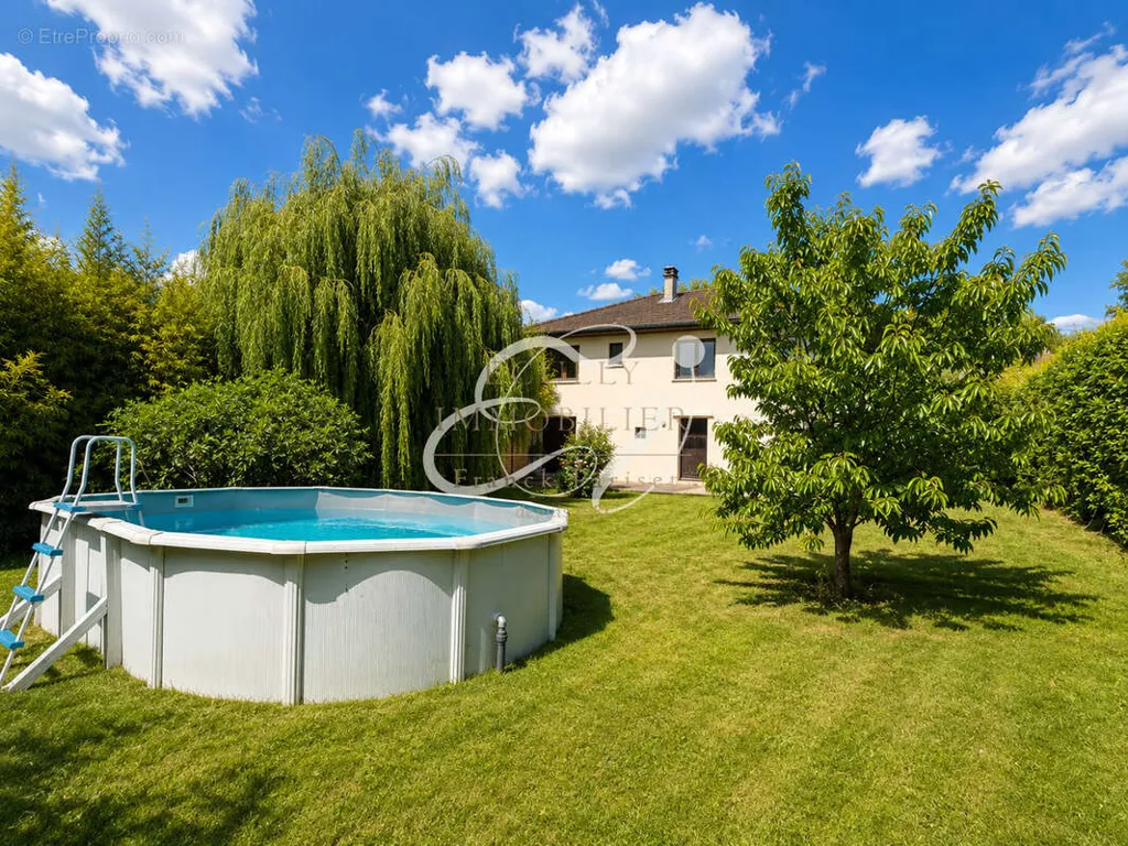 Bassein - Potential House with Garden in Chamagnieu
