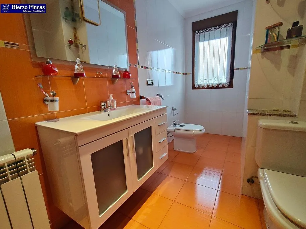Salles de bain - Spacious Chalet with Garden in Fabero