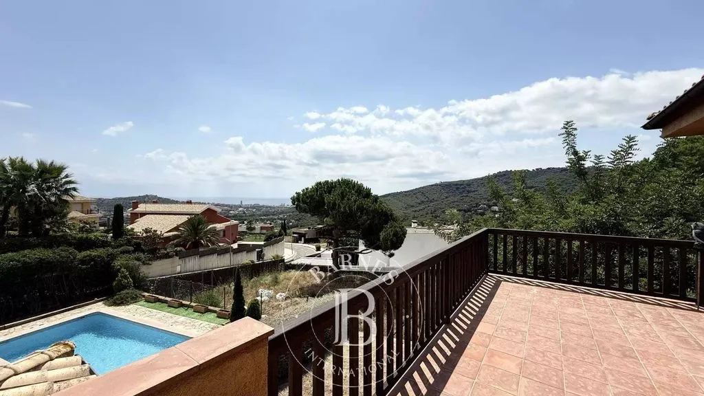 Piscine - Luxury Sea-View House in Argentona