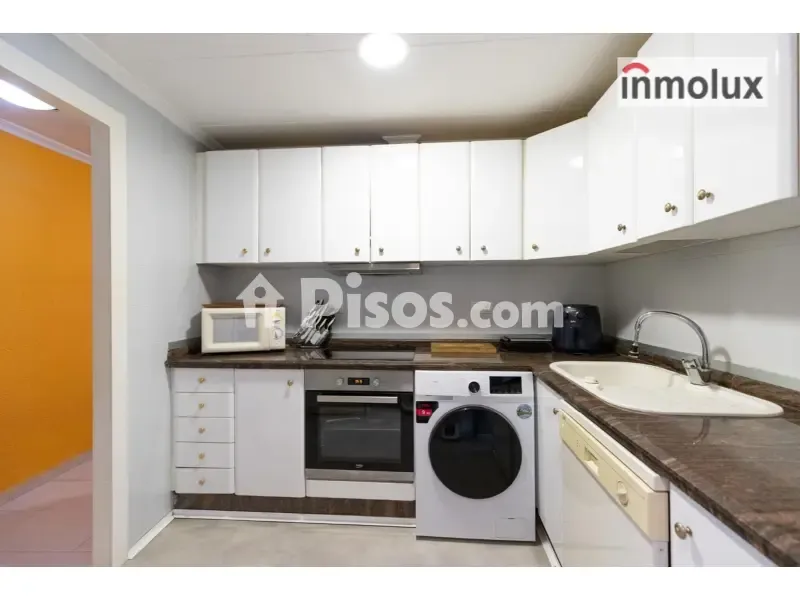Cuisine - Bright Apartment with Balcony in Carolinas Bajas