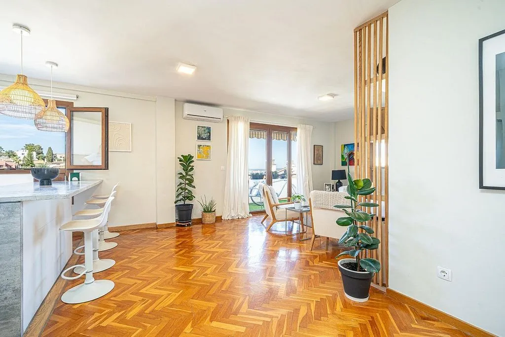 Elutuba - Renovated Apartment with Balcony in La Bonanova