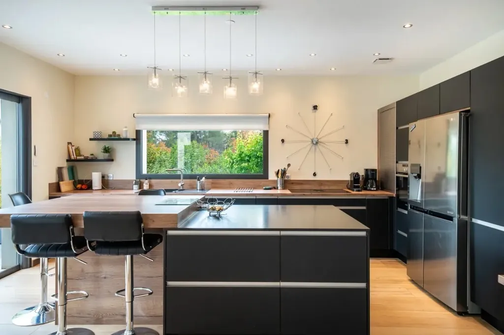 Kitchen - Family Villa with Pool in Ventabren
