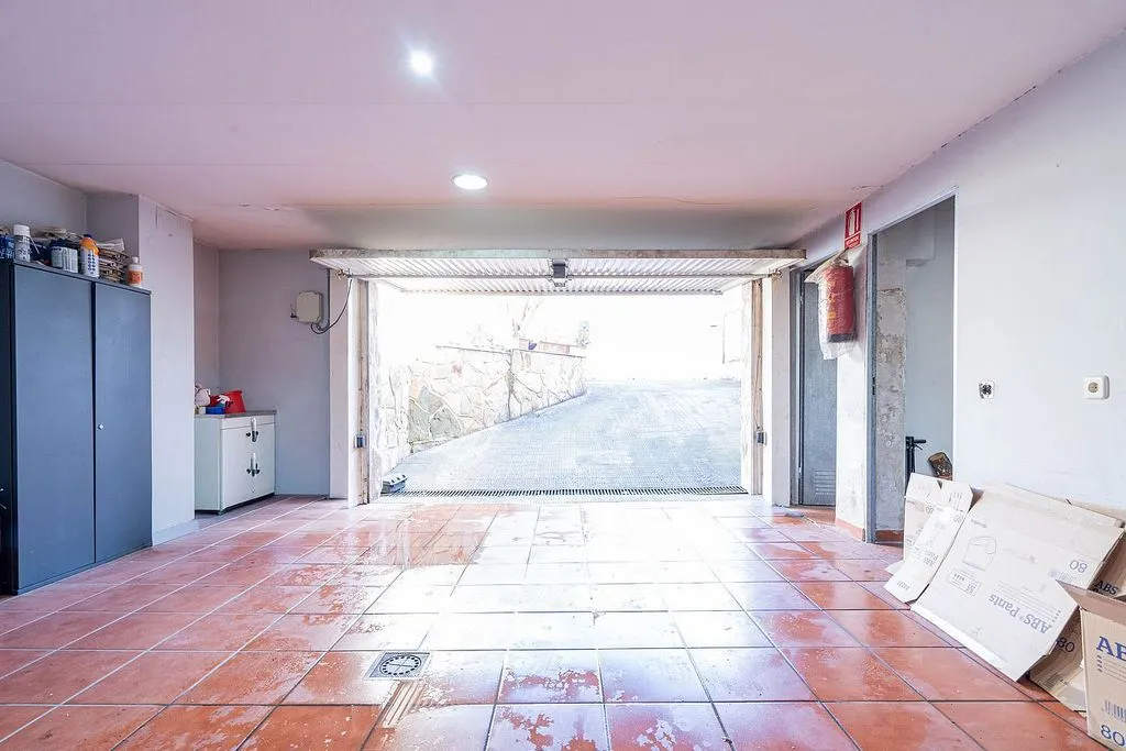 Garage - Detached Chalet with Garden in Valdebebas