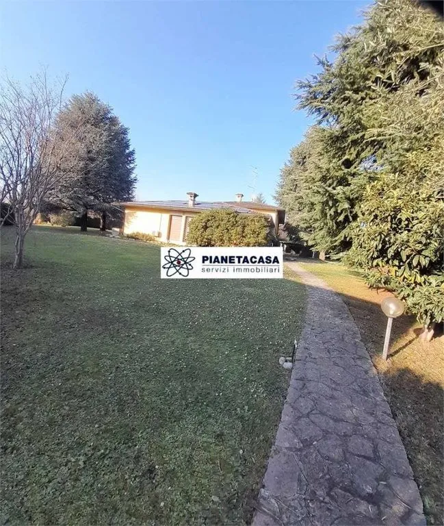 Aed - Luxury Villa with Pool in Mozzo, Lombardy