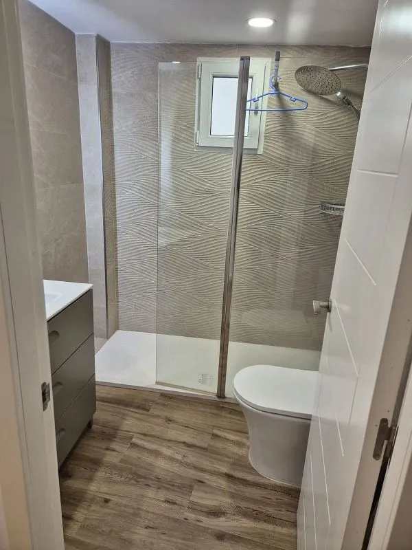 Bagni - 2-Bedroom Flat with Balcony in Orriols
