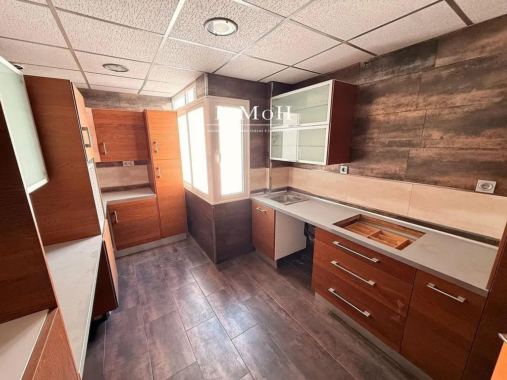 Köök - Modern Flat with East View in San Fernando
