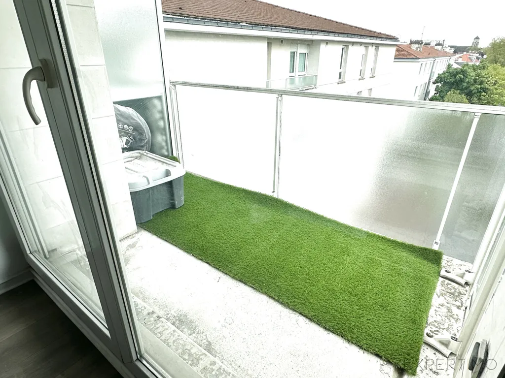 Rõdu - Bright 2-Bed Flat with Terrace in Créteil