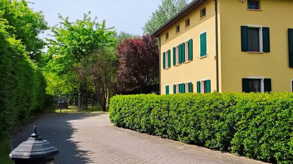 Exterior - Villa with Pool and Garden in Correggio
