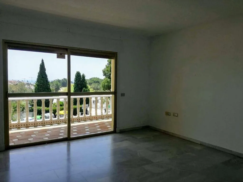 Elutuba - Terraced Chalet with Pool in Torrequebrada
