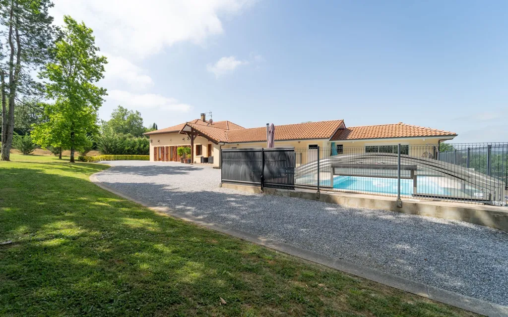 Bassein - House with Pool and Garden in Buanes