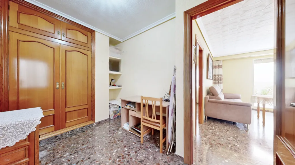 Esik - Two-in-One Property with Terrace in Torrent