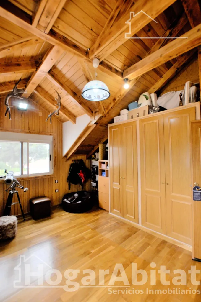Pièces - Semi-New Chalet with Terrace in Monserrat