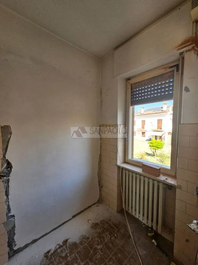 Pièces - Spacious 3-Bedroom Apartment in Alba