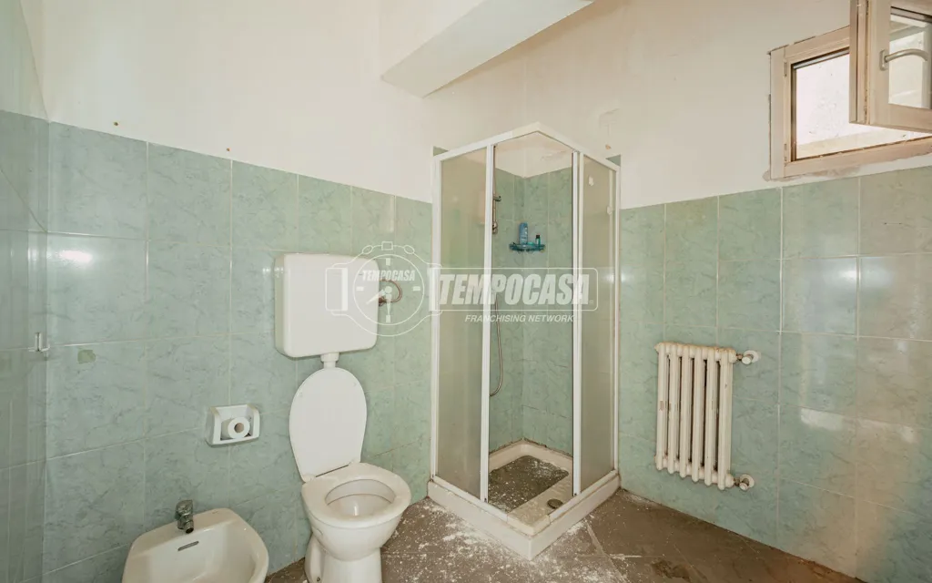 Salles de bain - Spacious Triplex with Balcony in Vigevano