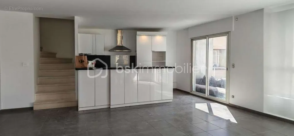Cucina - Renovated Triplex with Terraces in Nîmes
