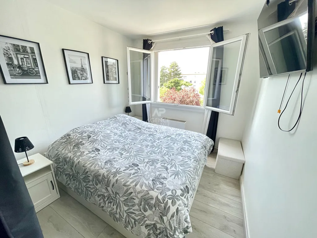 Magamistoad - 3-Bedroom Flat with Balcony in Poissy