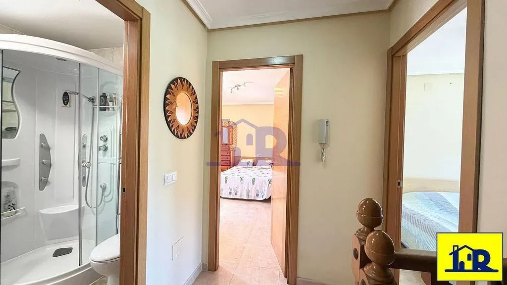 Bathrooms - Duplex with University Proximity in San Antón, Cuenca